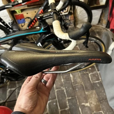 Specialized Avatar Body Geometry 143mm Sattel schwarz Fahrradsitz hohl CRMO EUC - Bild 1 von 4