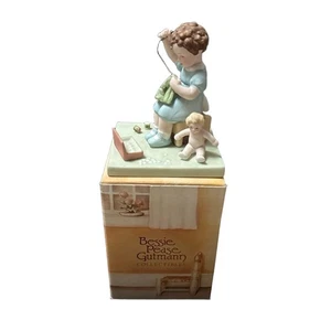 KLEINE MUTTER Bessie Pease Gutmann Vintage Porzellan Kind Nähfigur Neu - Bild 1 von 7