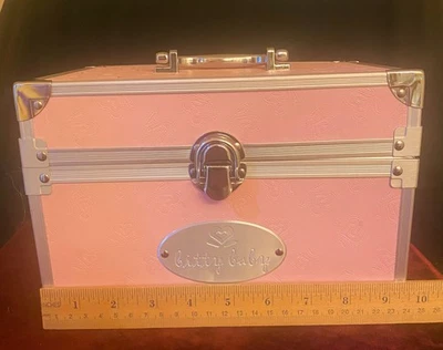 Muñeca American Girl BITTY BABY colección de inicio - baúl rosa solamente Foto 1 de 4