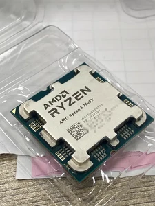 AMD Ryzen 5 7600X 6-core 12 thread 4.7GHz AM5 32MB desktop CPU processor 105W - Bild 1 von 4