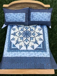 Dollhouse Miniatures bedspread comforter blanket with 2 pillows 1:12 scale #P018 - Picture 1 of 3