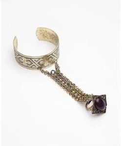 Free People Catena Ottone Tessuto Manipolo Bracciale ad Anello Pietra Viola Boho Gioielli - Foto 1 di 8