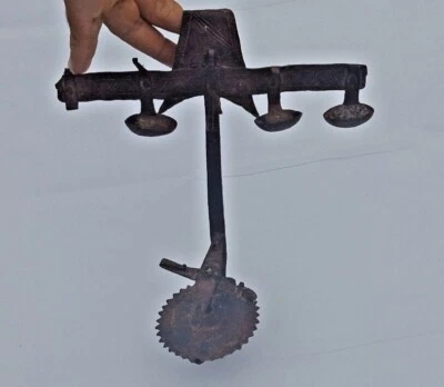 Antique Iron God Worship Oil Lamp Hand Forged Hanging Deepak Lamp Collectible M4 Foto 1 de 4