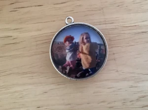 Colgante con dije de foto personalizado de doble cara de 25 mm, dije conmemorativo con cotización personalizada - Imagen 1 de 6