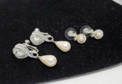 Винтажные серьги Napier с серебристыми стразами искусственным каплевидным жемчугом 2 пары - Изображение 1 из 4