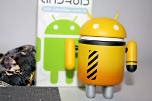 ANDREW BELL ANDROID SERIE 1 ROBOT AD ALTA TENSIONE MORTO ZEBRA DESIGNER GIOCATTOLO ARTISTICO - Foto 1 di 3