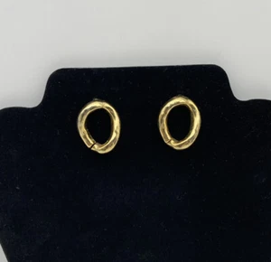 Vintage Gold Tone Metal Oval Loops Dangle Style Hammered Metal Look, Post Back - Picture 1 of 7