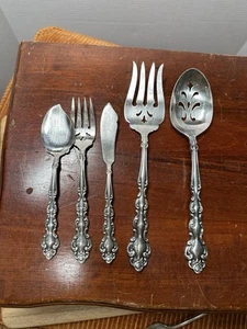 5 Oneida Com Silver plated Beethoven Serving Vintage Ornate Fork Slotted Spoon - Picture 1 of 5