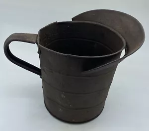 PRIMITIVA JARRA DE TAZA DE MEDICIÓN LÍQUIDA DE 1 QT ESTAÑO RÚSTICO CAMPO GRANJA - Imagen 1 de 4