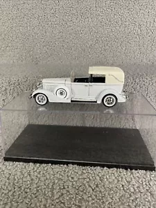 Signature Models White 1933 Cadillac Town Car 1/32 Diecast - Picture 1 of 8