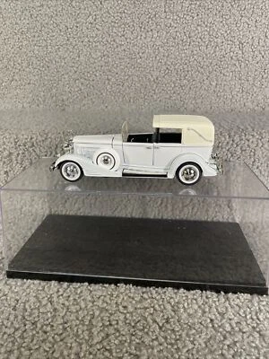 Signature Models White 1933 Cadillac Town Car  1/32 Diecast - Image 1 of 4