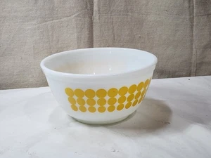 Vintage Pyrex Yellow Polka Dot #402 Mixing Nesting Bowl 1.5 Quart - Picture 1 of 7