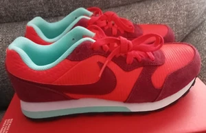 NIKE WOMENS MD RUNNER 2 TRAINERS SIZE 5 NEW & BOXED NOBLE RED 749869 600 - Picture 1 of 6