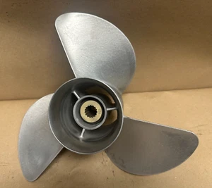 Hélice fueraborda de acero inoxidable Yamaha 13 3/4 x 17 serie M usada limpia - Imagen 1 de 2