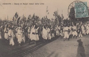 CARTOLINA *27 ASMARA ERITREA DANZA DI ASCARI REDUCI DALLA LIBIA VIAGGIATA 1914 - Imagen 1 de 2