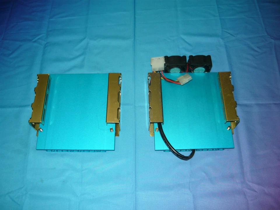 Lote de 2 enfriadores de disco duro vintage de PC 3,5" para bahía de unidad de 5,25" usados buenos Foto 1 de 2