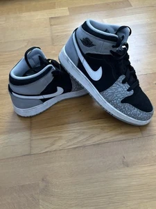NIKE AIR JORDAN 1 MID SE (GS) Elephant UK 5.5 Grey Black White - Picture 1 of 7
