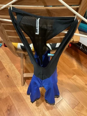 Bermuda de ciclismo Assos masculina pequena - Imagem 1 de 4