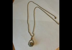 Vintage 1928 Marke dreifach Medaillon Spinner goldfarben Anhänger Halskette mit 30 Zoll Kette - Bild 1 von 4