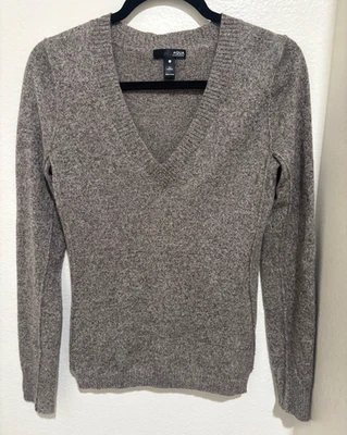 Suéter Aqua para mujer 100 % cachemir con cuello en V talla pequeña gris claro/marrón Foto 1 de 4