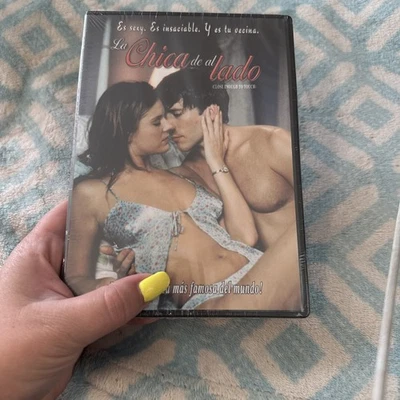 DVD La Chica De Al Lado Close Enough To Touch новый запечатанный регион 1 и 4 РЕДКИЙ* БОЛЬШЕ НЕ ИЗДАЮЩИЙСЯ - Изображение 1 из 4