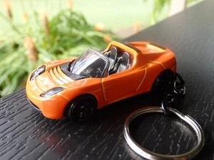 Hot Wheels 2008 Tesla Roadster Sport EV Car fitted with a Keychain Keyring - Bild 1 von 3