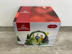 Accessorio Topiario Piazza San Nicola Disney Cenerentola Belle dipinto a mano *Nuovo* - Foto 1 di 7