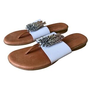 Andre Assous Novalee Featherweights White Elastic & Leather Flip Flop Sandals 7