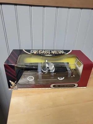 Yat Ming Road Signature Deluxe Edition 1955 Ford Thunderbird Conv Black 1:18 - Image 1 of 4