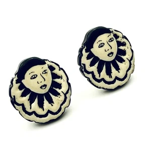 Handgefertigte schwarz weiß Pierrot Gesicht Ohrstecker Edelstahl Pfosten Clown 5/8 - Bild 1 von 4