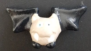 MAGNET, CUTE BAT, MEDIUM, CERAMIC BISQUE, HAND MADE, HAND PAINTED - Picture 1 of 2