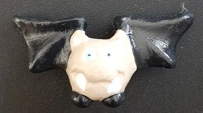 MAGNET, CUTE BAT, MEDIUM, CERAMIC BISQUE, HAND MADE, HAND PAINTED - Image 1 of 2