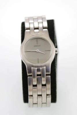 Reloj DKNY Unisex Acero Inoxidable Plata 30m Res Agua Batería Cuarzo Iridiscente Foto 1 de 4