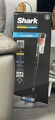 Shark IZ300UKT Anti Hair Wrap Cordless Pet Vacuum Cleaner - Black - Image 1 of 3