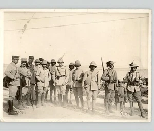 Tropas francesas representan a Francia en Salónica Grecia Primera Guerra Mundial 1918 foto de prensa - Imagen 1 de 2