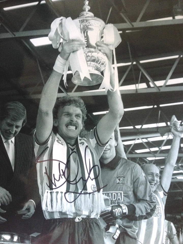 BRIAN KILCLINE - COVENTRY CITY LEGEND - FOTOGRAFÍA GANADORA DE LA COPA B/N FIRMADA Foto 1 de 1