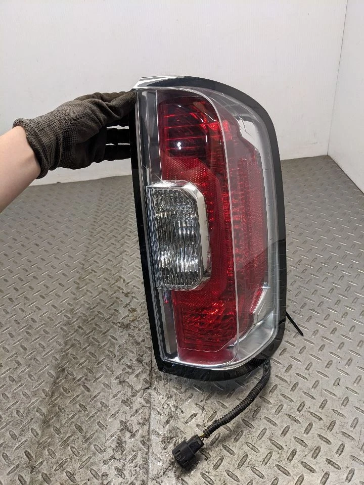 Passenger Right Tail Light Fits 15-22 CANYON 1176075 - Image 1 of 4