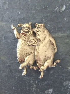 Vintage MFA Museum of Fine Arts Dancing Pigs Gold Plated Brooch Pin - Picture 1 of 7