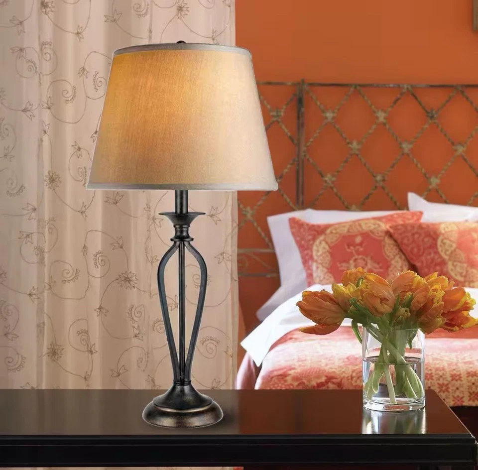 Lámpara de mesa de bronce Hampton Bay Rhodes Foto 1 de 3