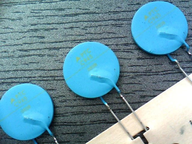 Siemens 0.45 Ohm PTC thermistor 5mm pitch 12V 160C C945 B59945C160A70 LOT-5pcs - Image 1 of 1