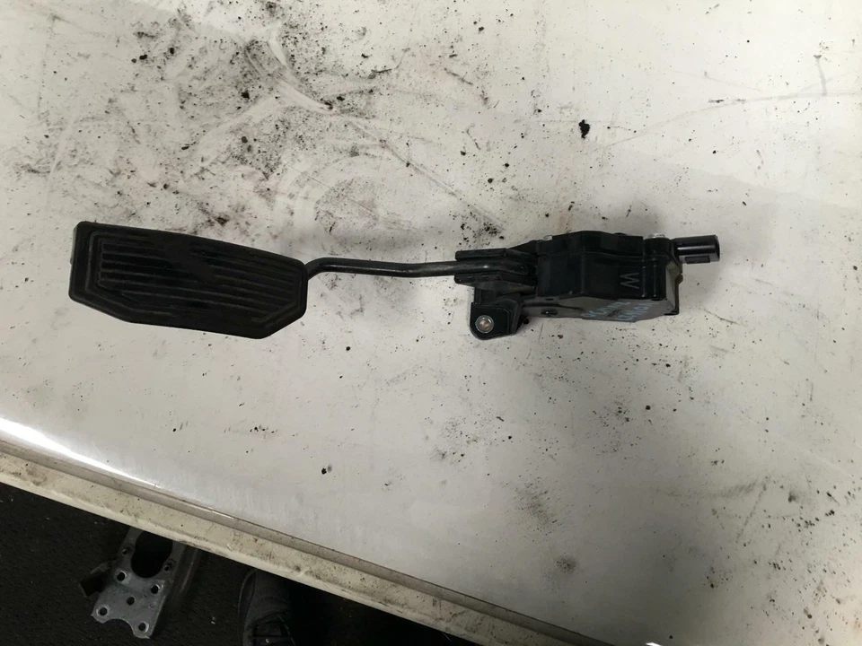 Toyota Prius Accelerator Pedal ZVW30 07/2009-12/2015 - image 1 of 4