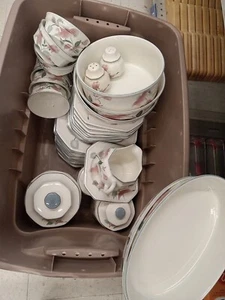 40 pezzi Mikasa Continental Silk Flower China Set mai usato o scegli - Foto 1 di 6