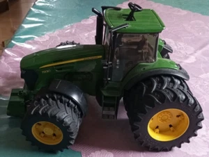 Traktor John Deere 7930 mit Zwillingsbereifung - Bruder 3052 - Bild 1 von 2