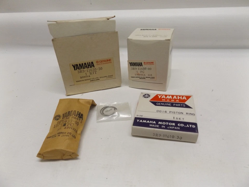 NOS YAMAHA 3R9-11630-30-00 PISTON KIT .75MM OS IT125 - Image 1 of 1