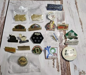 Menge 20 Emaille Pins für Einrichtungsgegenstände Marken Kohler Thomasville Schränke - Bild 1 von 18