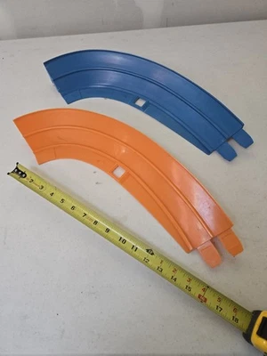 VTG HOT WHEELS 2 LANE CURVE TRACK 2 SECTIONS 1969 DUAL LANE CURVES 6477-0410 B - Image 1 of 4
