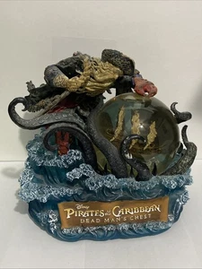 Disney Pirati dei Caraibi Musica Globo di Neve Petto Uomo Morto - Foto 1 di 16