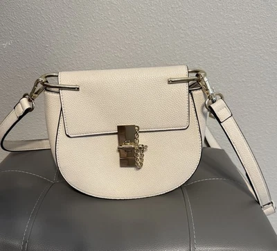 Cartera Bandolera Crema ~ NUEVA NUNCA USADA ~ Chloe se parece Foto 1 de 4