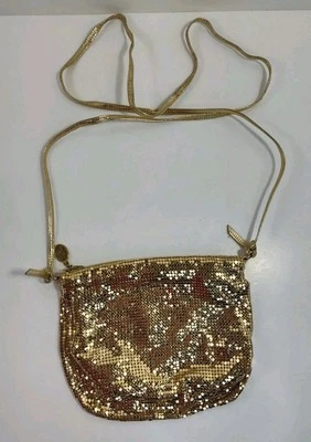 Bolso sin asas de noche bandolera de malla metálica dorada Whiting & Davis de los años 70 Foto 1 de 4