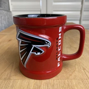 Taza de café vintage Atlanta Falcons NFL logotipo en relieve rojo negro 1999 10 OZ - Imagen 1 de 8